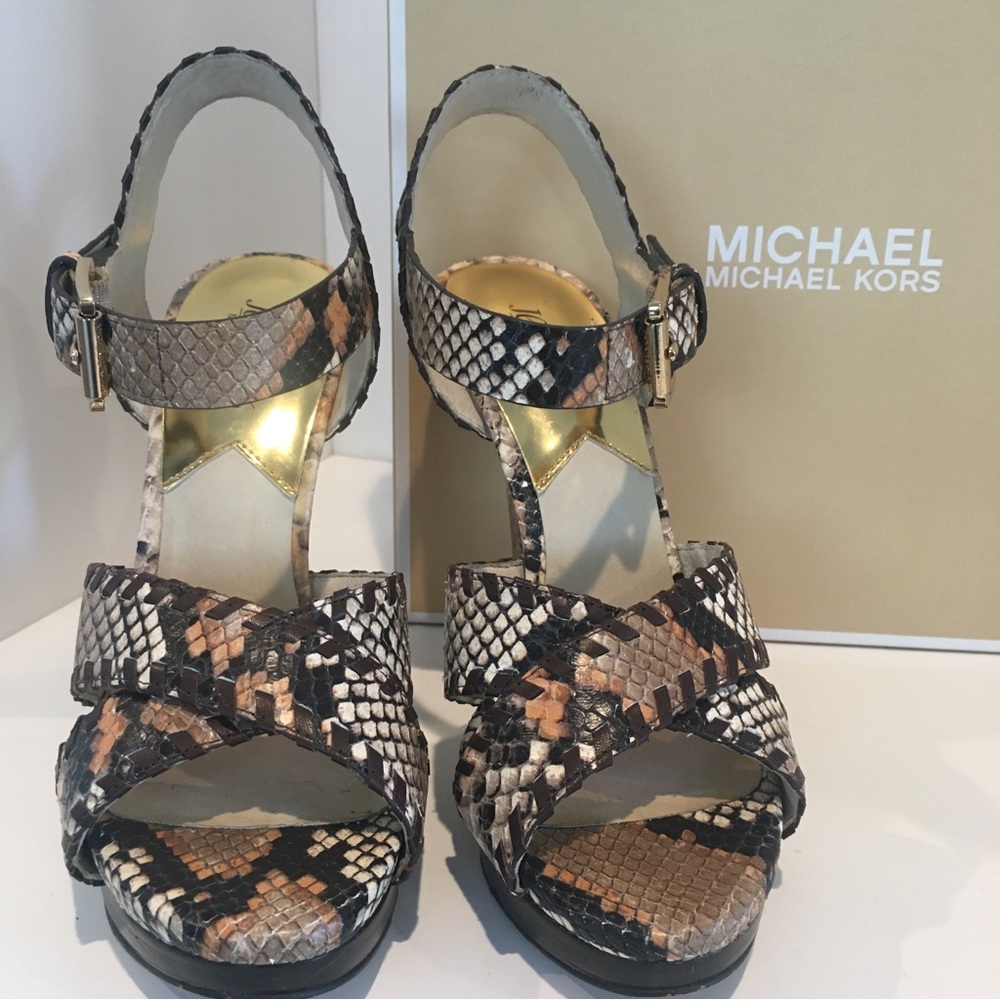 Michael Kors Odessa Sandal Size 7M, Snakeskin embossed leather